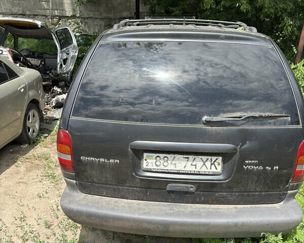 Черный Крайслер Гранд Вояджер, объемом двигателя 2.5 л и пробегом 392 тыс. км за 3100 $, фото 4 на Automoto.ua