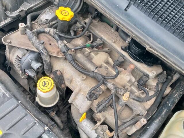 Черный Крайслер Гранд Вояджер, объемом двигателя 2.5 л и пробегом 276 тыс. км за 1593 $, фото 4 на Automoto.ua