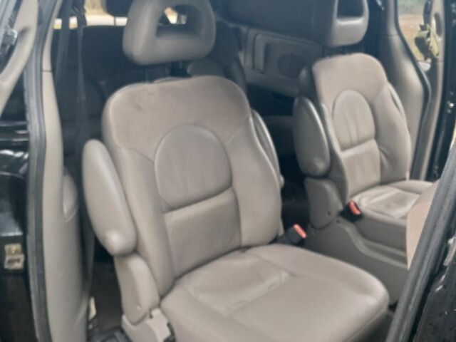 Черный Крайслер Гранд Вояджер, объемом двигателя 2.5 л и пробегом 276 тыс. км за 1593 $, фото 12 на Automoto.ua