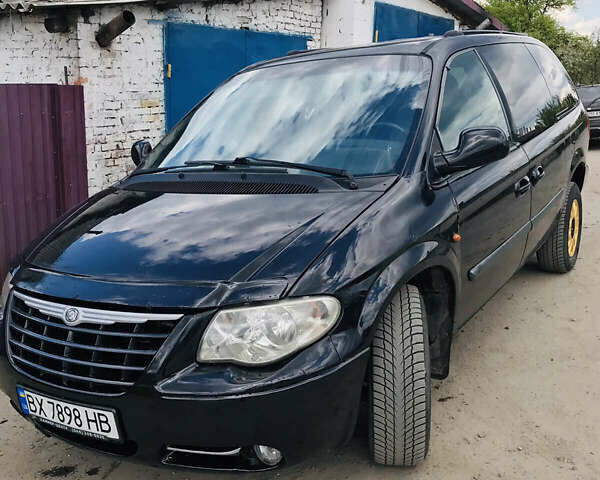 Чорний Крайслер Grand Voyager, об'ємом двигуна 2.8 л та пробігом 350 тис. км за 4800 $, фото 4 на Automoto.ua