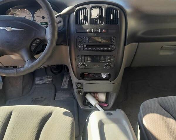 Чорний Крайслер Grand Voyager, об'ємом двигуна 2.78 л та пробігом 257 тис. км за 6300 $, фото 6 на Automoto.ua