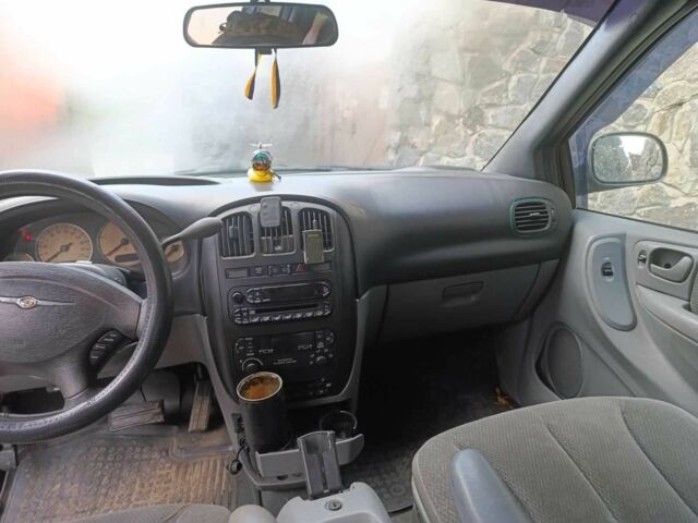 Черный Крайслер Гранд Вояджер, объемом двигателя 2.8 л и пробегом 365 тыс. км за 4200 $, фото 7 на Automoto.ua