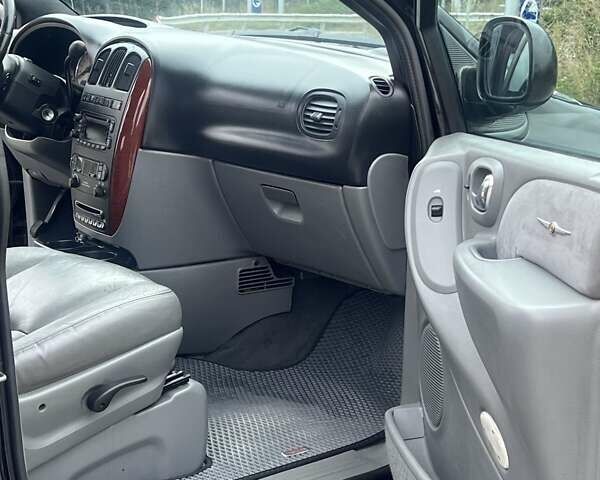 Чорний Крайслер Grand Voyager, об'ємом двигуна 2.8 л та пробігом 281 тис. км за 6399 $, фото 13 на Automoto.ua