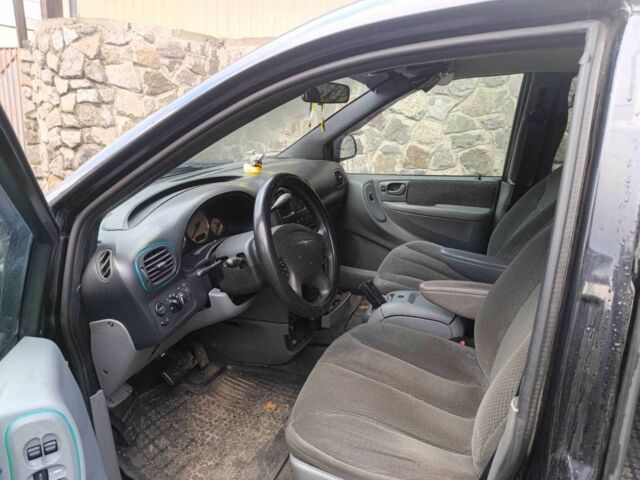 Черный Крайслер Гранд Вояджер, объемом двигателя 2.8 л и пробегом 365 тыс. км за 4200 $, фото 6 на Automoto.ua