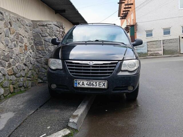 Черный Крайслер Гранд Вояджер, объемом двигателя 2.8 л и пробегом 365 тыс. км за 4200 $, фото 1 на Automoto.ua