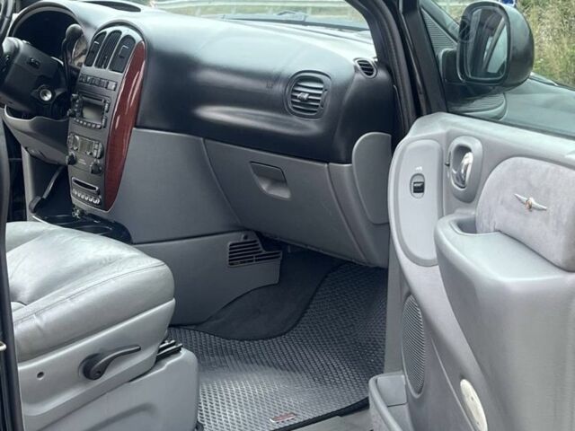 Крайслер Гранд Вояджер 2005 в Могилев-Подольском на Automoto.ua Черный Крайслер Гранд Вояджер, объемом двигателя 2.8 л и пробегом 280 тыс. км за 5900 $, фото 6 на Automoto.ua