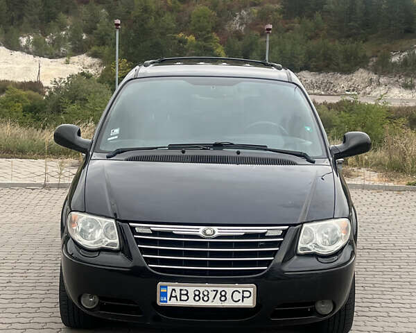 Чорний Крайслер Grand Voyager, об'ємом двигуна 2.8 л та пробігом 281 тис. км за 6399 $, фото 1 на Automoto.ua