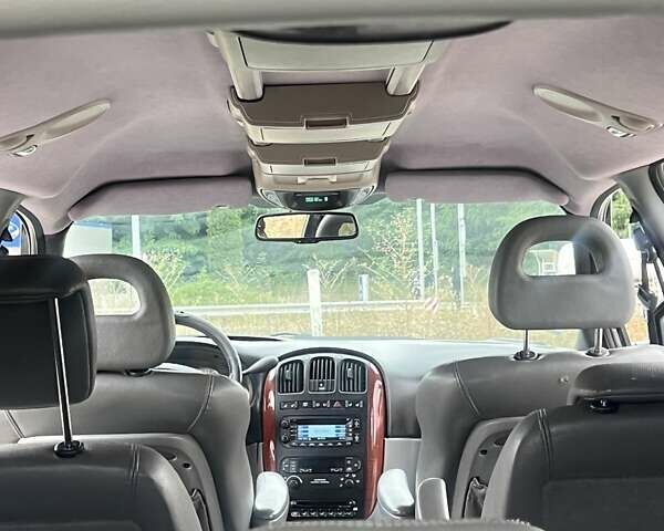 Чорний Крайслер Grand Voyager, об'ємом двигуна 2.8 л та пробігом 281 тис. км за 6399 $, фото 16 на Automoto.ua