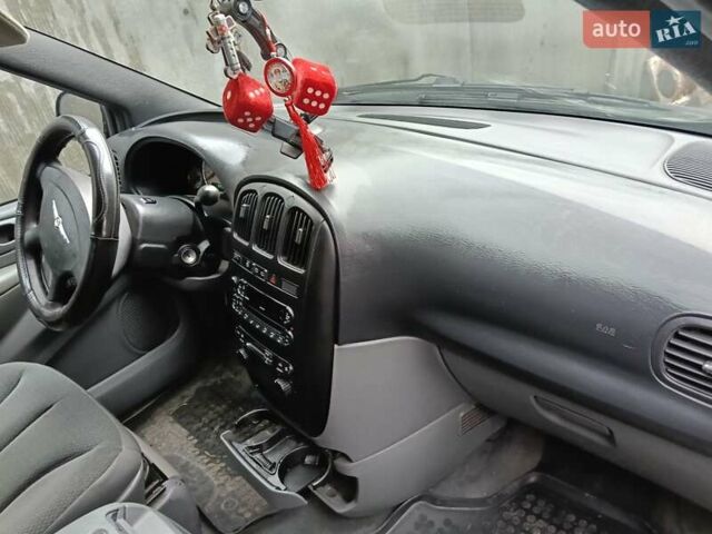 Черный Крайслер Гранд Вояджер, объемом двигателя 2.78 л и пробегом 326 тыс. км за 5000 $, фото 3 на Automoto.ua