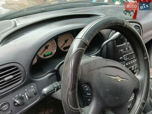 Черный Крайслер Гранд Вояджер, объемом двигателя 2.78 л и пробегом 326 тыс. км за 5000 $, фото 10 на Automoto.ua