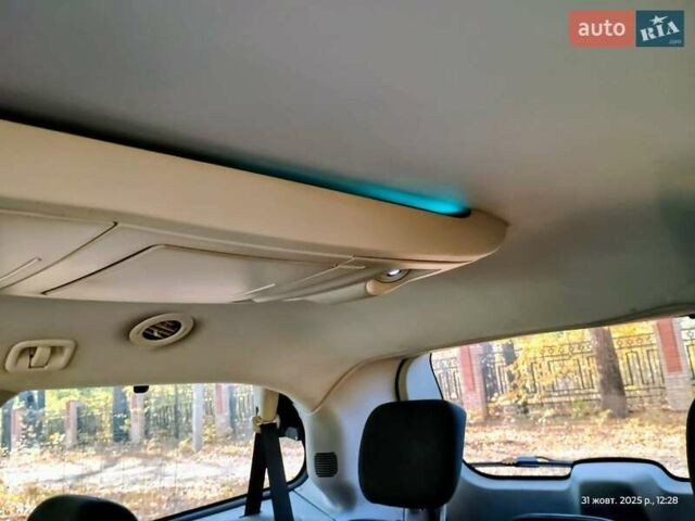 Чорний Крайслер Grand Voyager, об'ємом двигуна 2.78 л та пробігом 300 тис. км за 9100 $, фото 15 на Automoto.ua