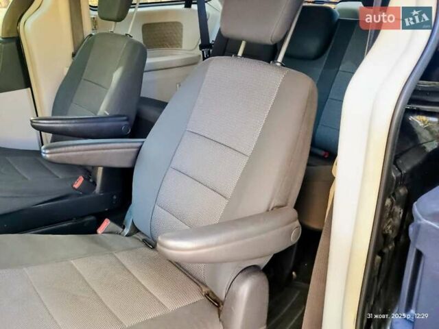 Чорний Крайслер Grand Voyager, об'ємом двигуна 2.78 л та пробігом 300 тис. км за 9100 $, фото 22 на Automoto.ua