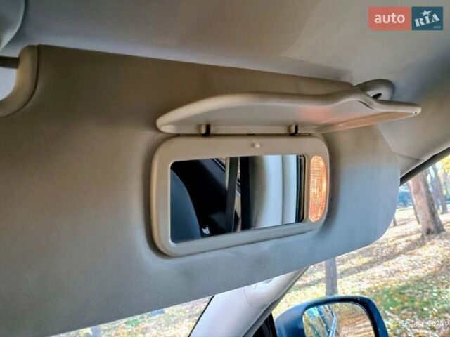 Чорний Крайслер Grand Voyager, об'ємом двигуна 2.78 л та пробігом 300 тис. км за 9100 $, фото 12 на Automoto.ua