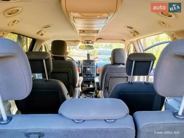 Чорний Крайслер Grand Voyager, об'ємом двигуна 2.78 л та пробігом 300 тис. км за 9100 $, фото 21 на Automoto.ua