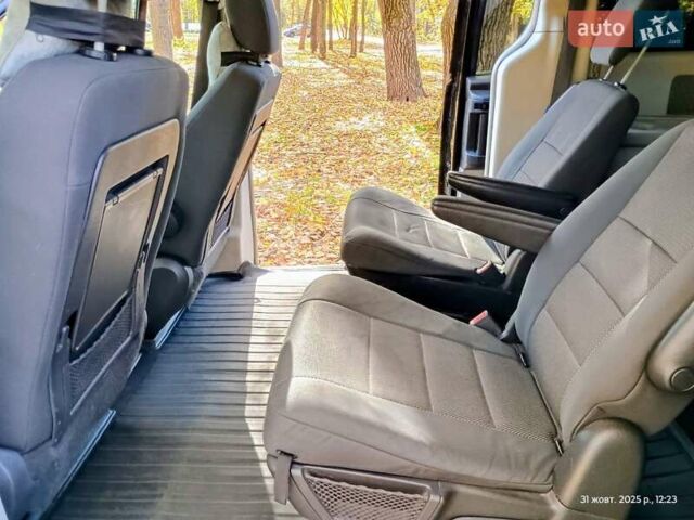 Чорний Крайслер Grand Voyager, об'ємом двигуна 2.78 л та пробігом 300 тис. км за 9100 $, фото 23 на Automoto.ua