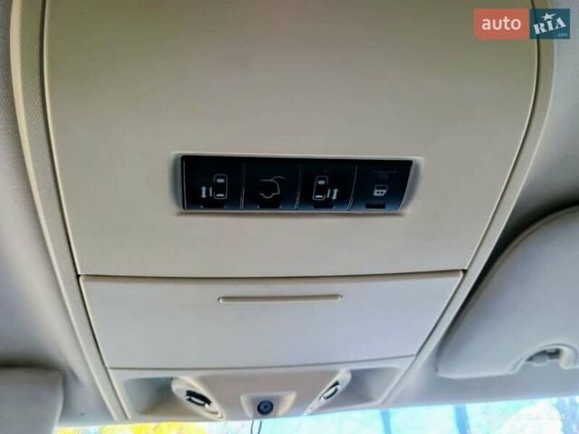 Чорний Крайслер Grand Voyager, об'ємом двигуна 2.78 л та пробігом 300 тис. км за 9100 $, фото 14 на Automoto.ua