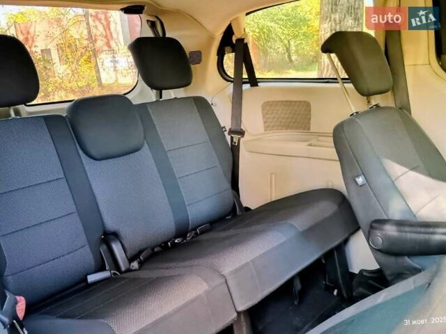 Чорний Крайслер Grand Voyager, об'ємом двигуна 2.78 л та пробігом 300 тис. км за 9100 $, фото 25 на Automoto.ua