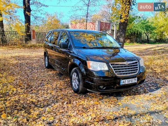 Чорний Крайслер Grand Voyager, об'ємом двигуна 2.78 л та пробігом 300 тис. км за 9100 $, фото 1 на Automoto.ua