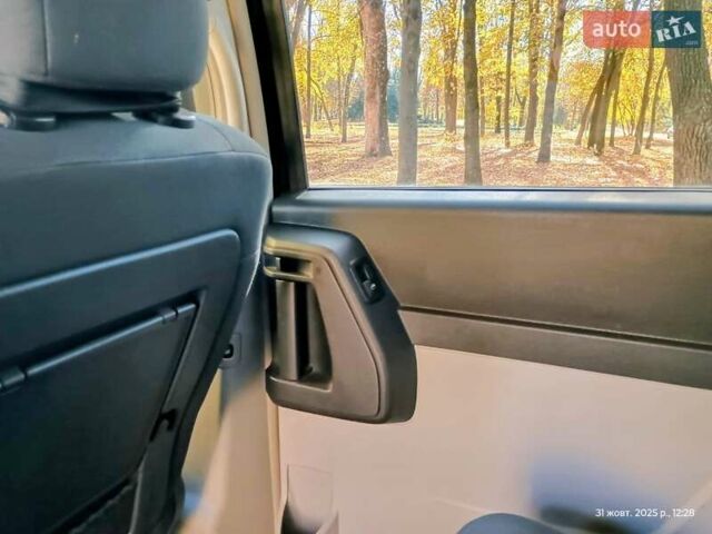 Чорний Крайслер Grand Voyager, об'ємом двигуна 2.78 л та пробігом 300 тис. км за 9100 $, фото 20 на Automoto.ua