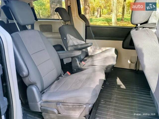 Чорний Крайслер Grand Voyager, об'ємом двигуна 2.78 л та пробігом 300 тис. км за 9100 $, фото 24 на Automoto.ua