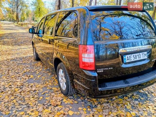 Чорний Крайслер Grand Voyager, об'ємом двигуна 2.78 л та пробігом 300 тис. км за 9100 $, фото 4 на Automoto.ua