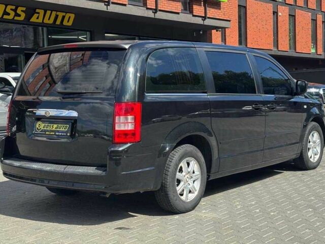 Чорний Крайслер Grand Voyager, об'ємом двигуна 2.8 л та пробігом 112 тис. км за 10900 $, фото 5 на Automoto.ua