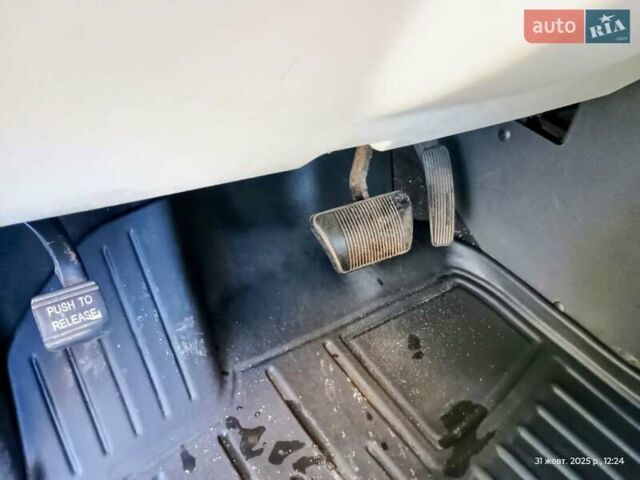 Чорний Крайслер Grand Voyager, об'ємом двигуна 2.78 л та пробігом 300 тис. км за 9100 $, фото 11 на Automoto.ua