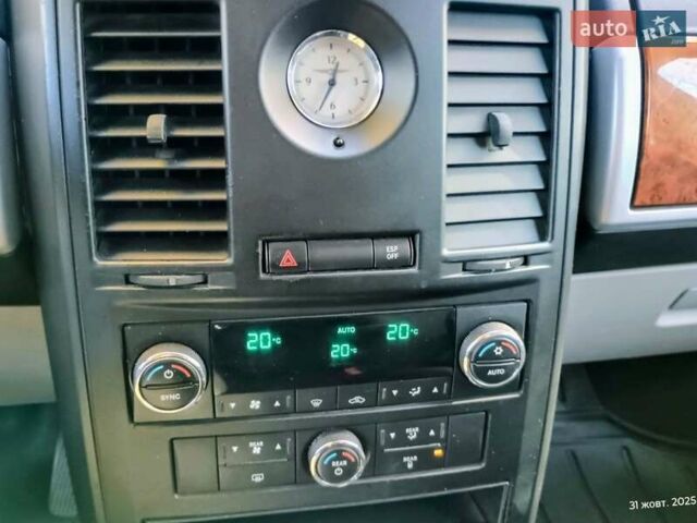 Чорний Крайслер Grand Voyager, об'ємом двигуна 2.78 л та пробігом 300 тис. км за 9100 $, фото 17 на Automoto.ua