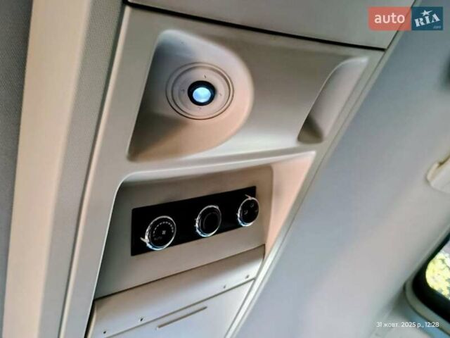 Чорний Крайслер Grand Voyager, об'ємом двигуна 2.78 л та пробігом 300 тис. км за 9100 $, фото 13 на Automoto.ua