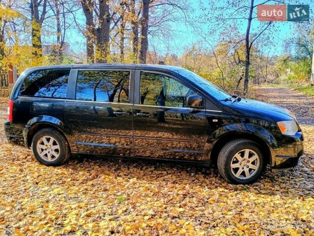 Чорний Крайслер Grand Voyager, об'ємом двигуна 2.78 л та пробігом 300 тис. км за 9100 $, фото 7 на Automoto.ua