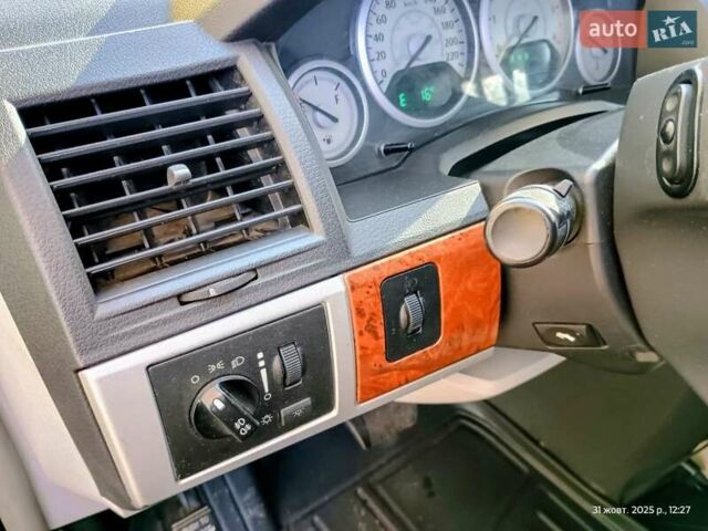 Чорний Крайслер Grand Voyager, об'ємом двигуна 2.78 л та пробігом 300 тис. км за 9100 $, фото 9 на Automoto.ua