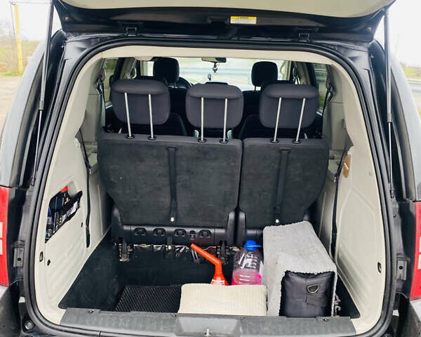 Черный Крайслер Гранд Вояджер, объемом двигателя 2.78 л и пробегом 415 тыс. км за 11700 $, фото 5 на Automoto.ua