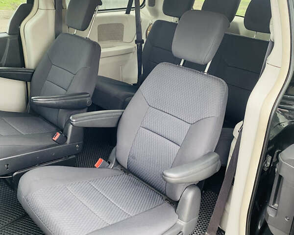 Черный Крайслер Гранд Вояджер, объемом двигателя 2.78 л и пробегом 415 тыс. км за 11700 $, фото 6 на Automoto.ua