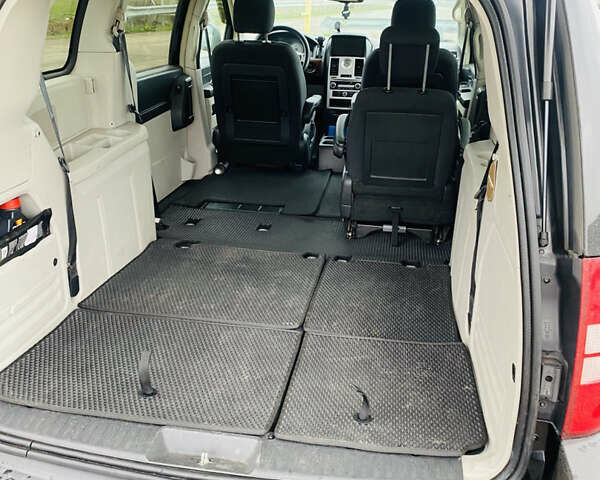 Черный Крайслер Гранд Вояджер, объемом двигателя 2.78 л и пробегом 415 тыс. км за 11700 $, фото 13 на Automoto.ua