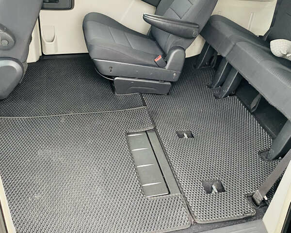 Черный Крайслер Гранд Вояджер, объемом двигателя 2.78 л и пробегом 415 тыс. км за 11700 $, фото 12 на Automoto.ua