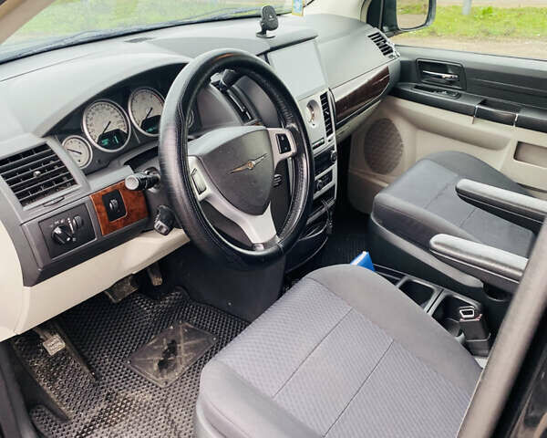 Черный Крайслер Гранд Вояджер, объемом двигателя 2.78 л и пробегом 415 тыс. км за 11700 $, фото 7 на Automoto.ua