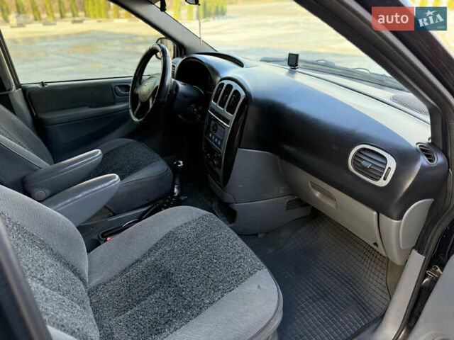 Черный Крайслер Гранд Вояджер, объемом двигателя 2.5 л и пробегом 320 тыс. км за 2999 $, фото 8 на Automoto.ua