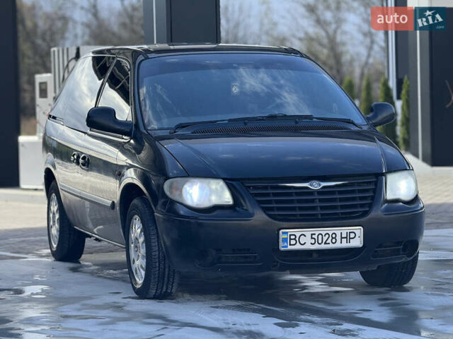 Черный Крайслер Гранд Вояджер, объемом двигателя 2.5 л и пробегом 320 тыс. км за 2999 $, фото 6 на Automoto.ua
