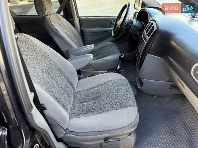 Черный Крайслер Гранд Вояджер, объемом двигателя 2.5 л и пробегом 320 тыс. км за 2999 $, фото 14 на Automoto.ua