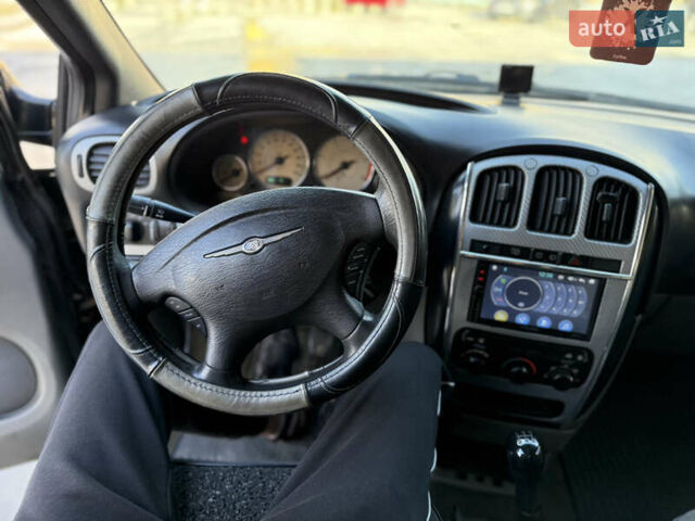 Черный Крайслер Гранд Вояджер, объемом двигателя 2.5 л и пробегом 320 тыс. км за 2999 $, фото 9 на Automoto.ua