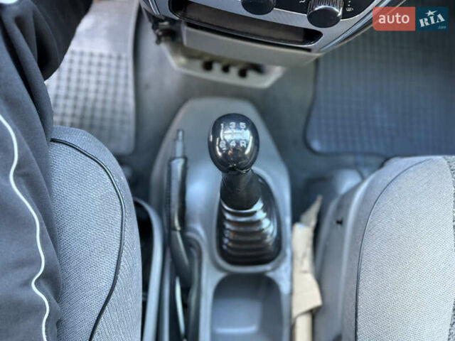 Черный Крайслер Гранд Вояджер, объемом двигателя 2.5 л и пробегом 320 тыс. км за 2999 $, фото 12 на Automoto.ua