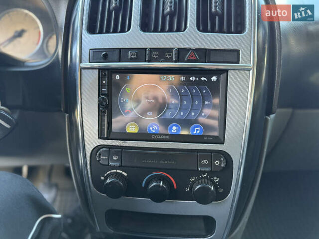 Черный Крайслер Гранд Вояджер, объемом двигателя 2.5 л и пробегом 320 тыс. км за 2999 $, фото 13 на Automoto.ua