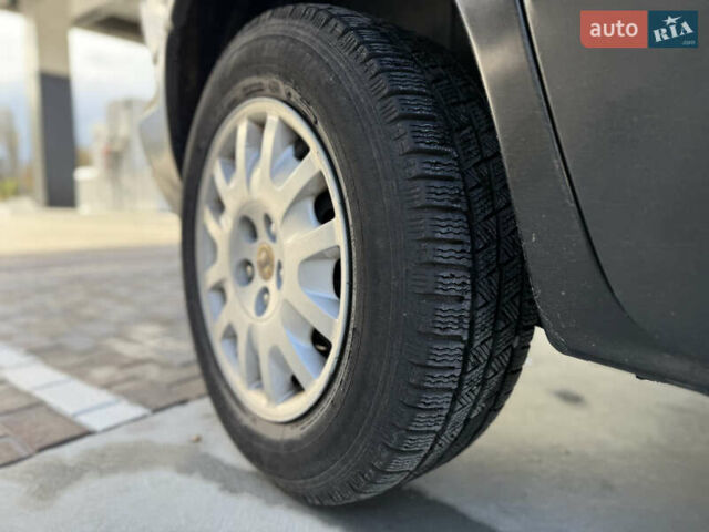 Черный Крайслер Гранд Вояджер, объемом двигателя 2.5 л и пробегом 320 тыс. км за 2999 $, фото 22 на Automoto.ua