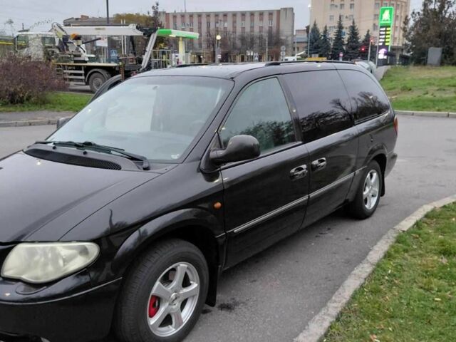 Черный Крайслер Гранд Вояджер, объемом двигателя 2.8 л и пробегом 334 тыс. км за 6000 $, фото 2 на Automoto.ua