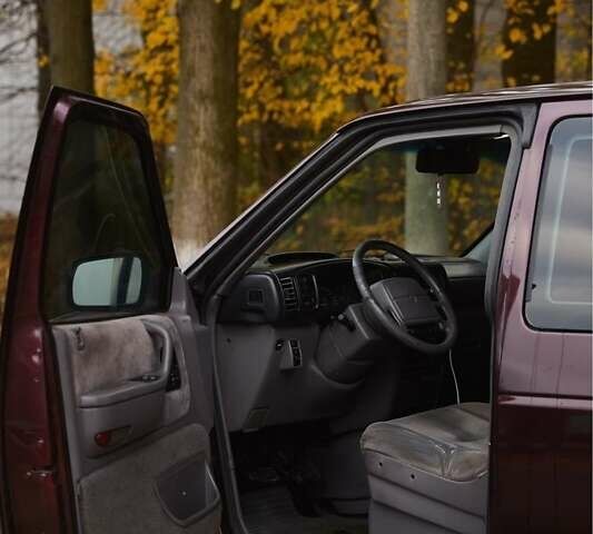 Крайслер Гранд Вояджер 1993 в Виннице на Automoto.ua Красный Крайслер Гранд Вояджер, объемом двигателя 2.5 л и пробегом 260 тыс. км за 3600 $, фото 1 на Automoto.ua