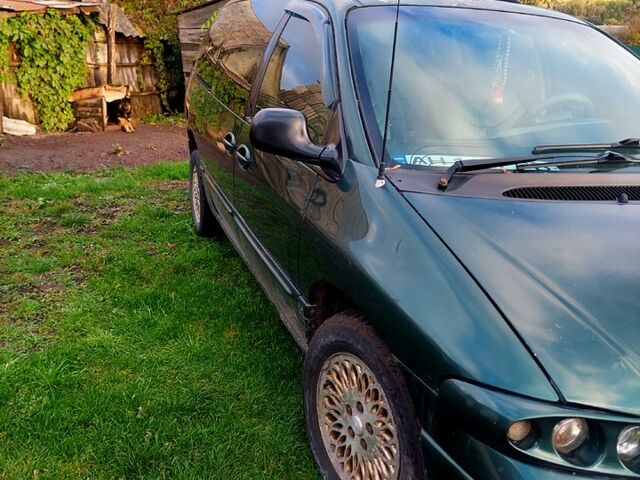 Крайслер Гранд Вояджер, объемом двигателя 3.3 л и пробегом 235 тыс. км за 2500 $, фото 1 на Automoto.ua