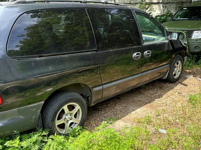 Крайслер Гранд Вояджер, объемом двигателя 2.5 л и пробегом 392 тыс. км за 3100 $, фото 1 на Automoto.ua