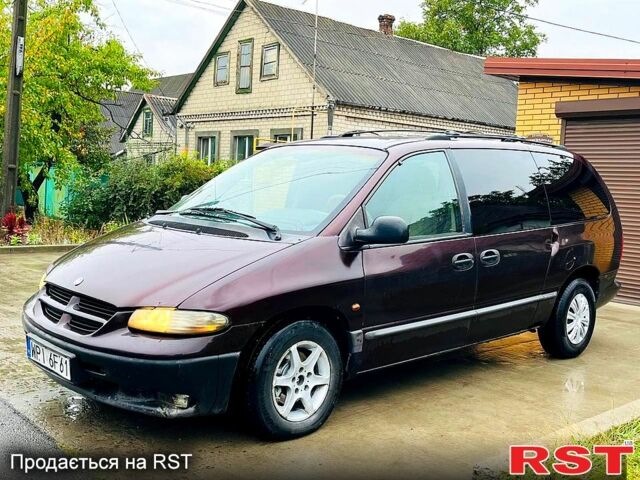 Крайслер Гранд Вояджер, объемом двигателя 2.5 л и пробегом 425 тыс. км за 1500 $, фото 1 на Automoto.ua