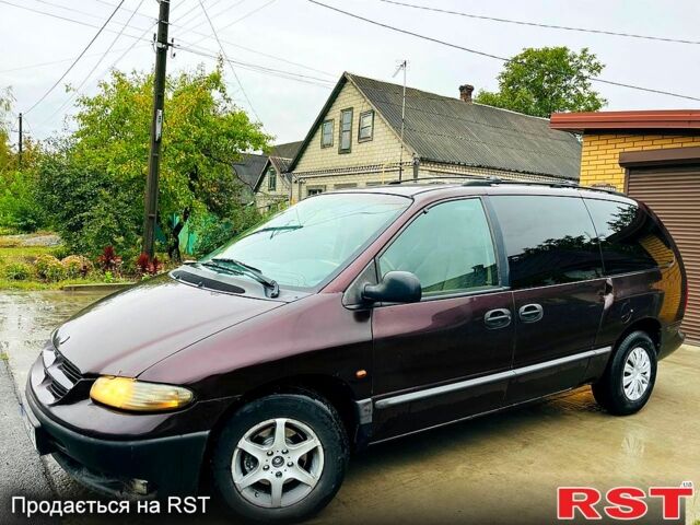 Крайслер Гранд Вояджер, объемом двигателя 2.5 л и пробегом 425 тыс. км за 1500 $, фото 2 на Automoto.ua