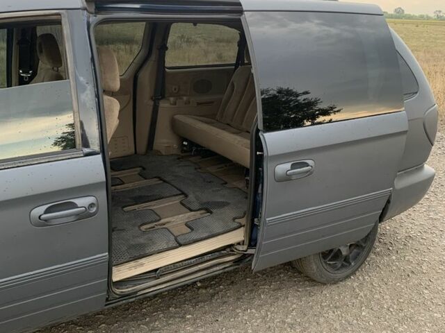 Крайслер Grand Voyager, об'ємом двигуна 2.5 л та пробігом 450 тис. км за 2000 $, фото 4 на Automoto.ua